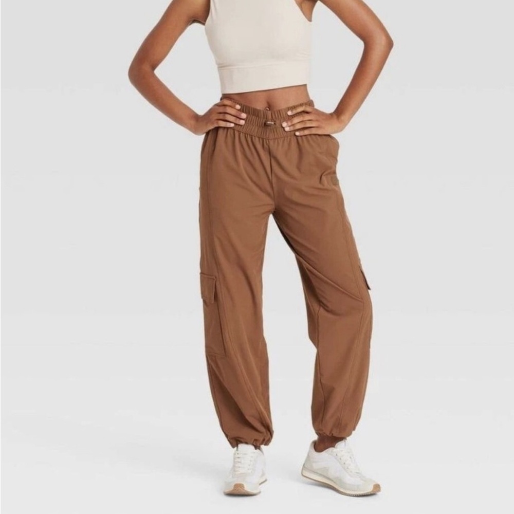 JoyLab Mid Rise
Woven Clinched Pants Mocha Brown
Cargo Pants new
